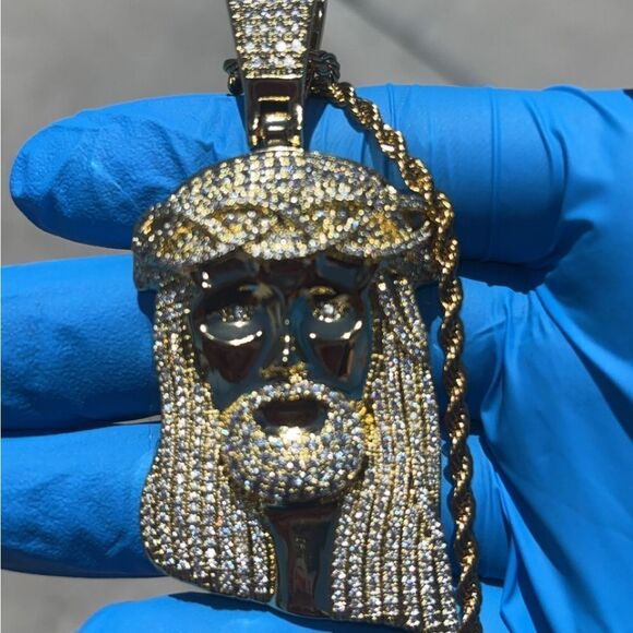 Iced Out Jesus Pendant - Picture 4 of 5